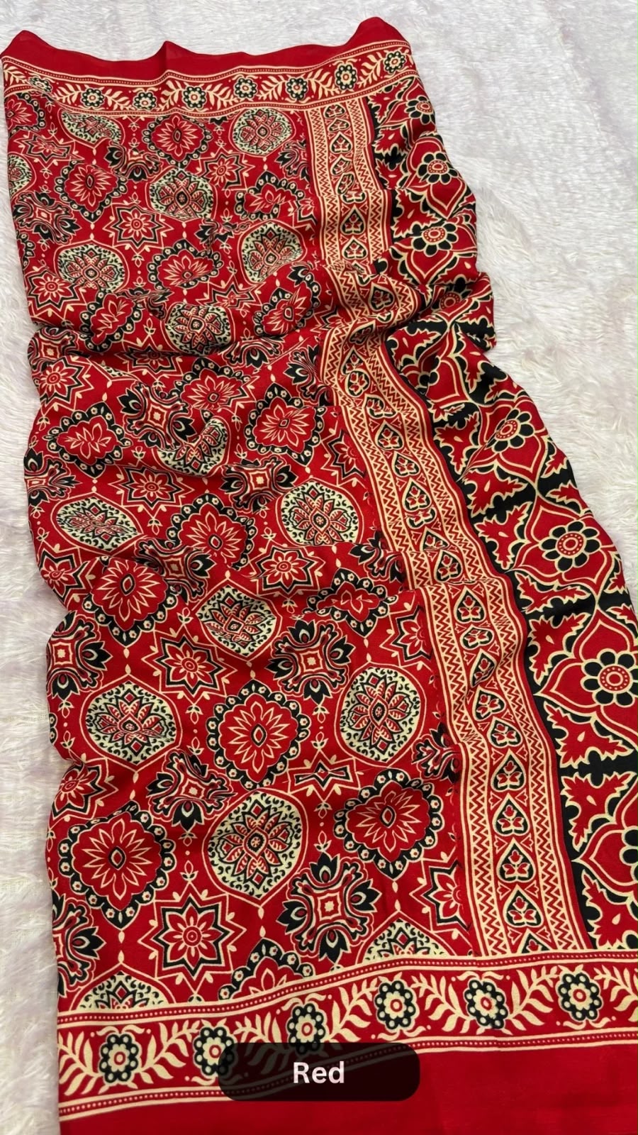 Elegant Ajrakh Butti Printed Saree with Matching Blouse - Image 4