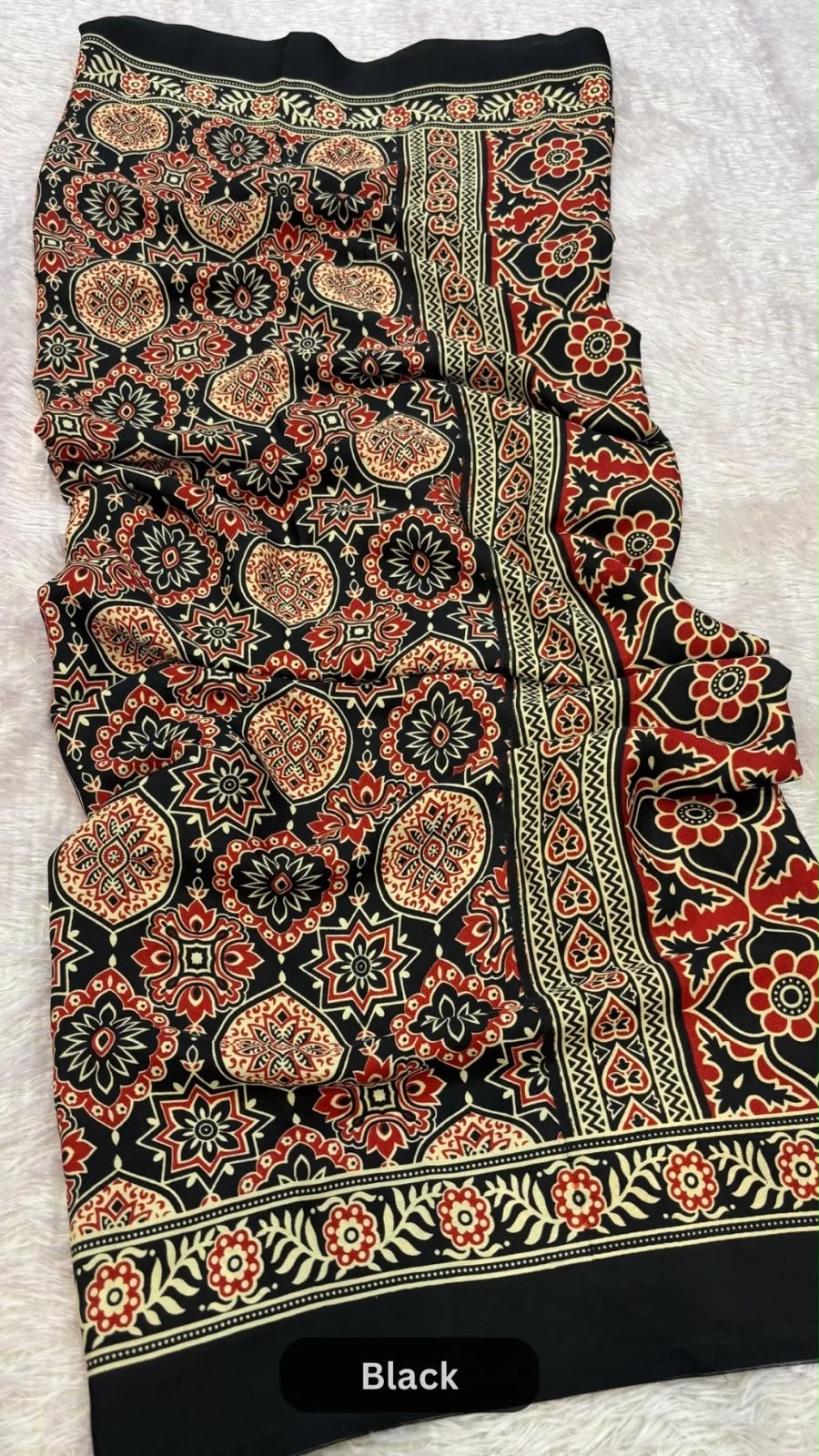 Elegant Ajrakh Butti Printed Saree with Matching Blouse - Image 3